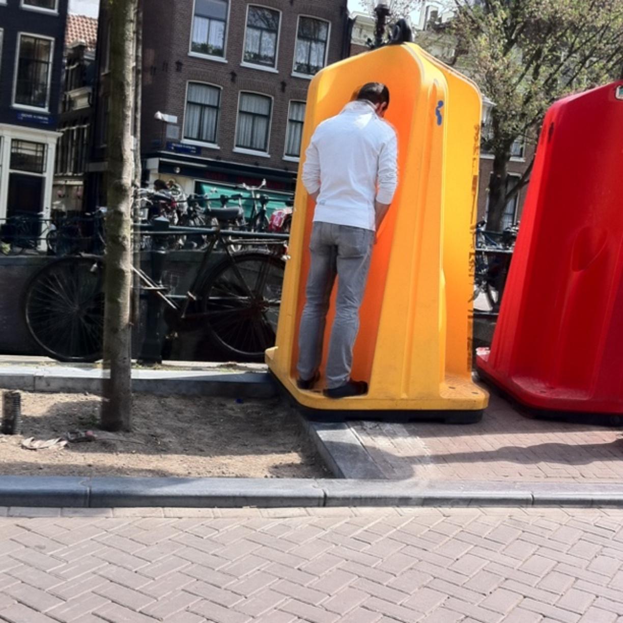 Where to Pee in Red Light District in Amsterdam